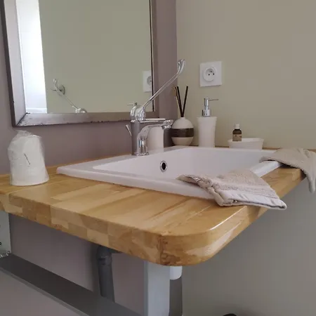 招待所 La Sarlamandre, Et Table D'hotes