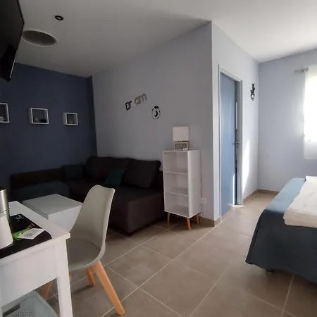 招待所 La Sarlamandre, Et Table D'hotes 3*