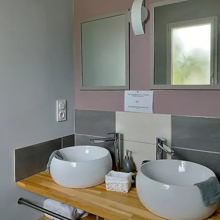 招待所 La Sarlamandre, Et Table D'hotes 3*