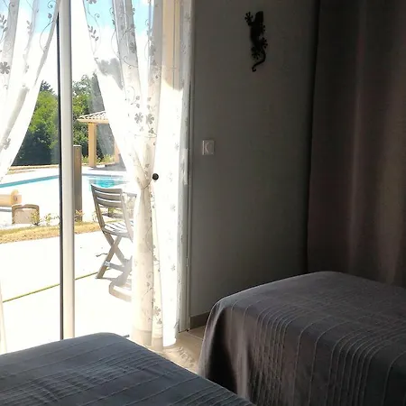 招待所 La Sarlamandre, Et Table D'hotes 3*