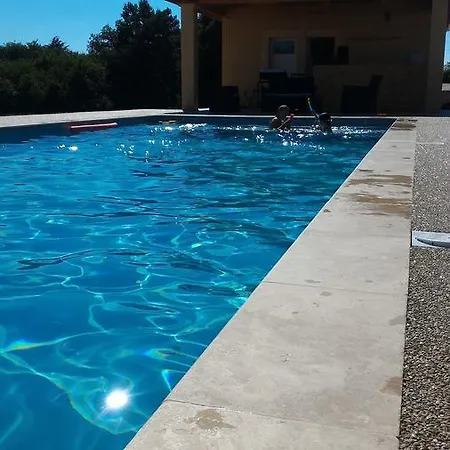 La Sarlamandre, Et Table D'hotes Konukevi