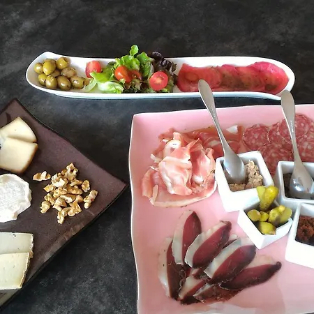 招待所 La Sarlamandre, Et Table D'hotes 3*