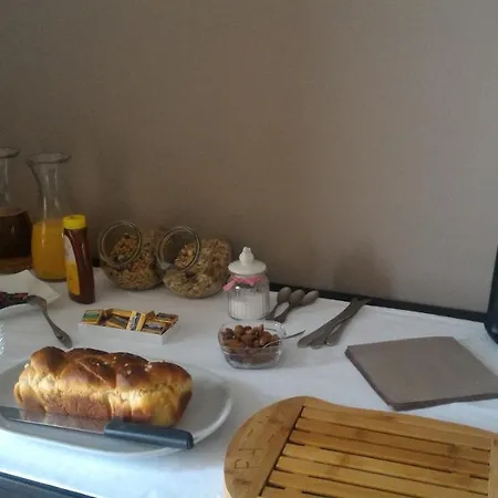 招待所 La Sarlamandre, Et Table D'hotes