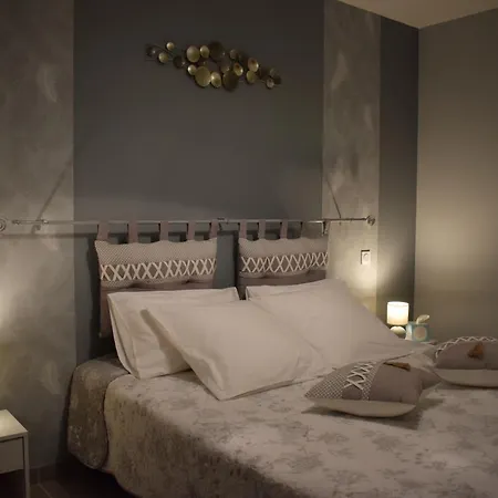 招待所 La Sarlamandre, Et Table D'hotes 3*
