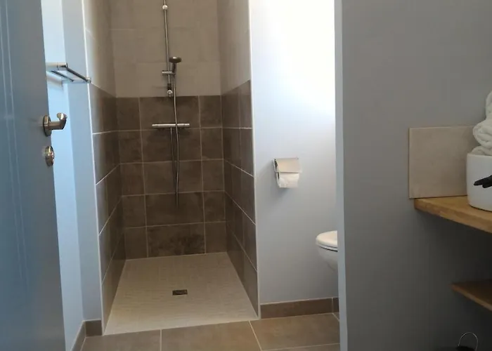 Gasthof La Sarlamandre, Et Table D'hotes Marcillac-Saint-Quentin